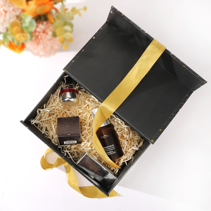 Boîte d'emballage à fermeture magnétique pour soins de la peau boîtes cadeaux magnétiques avec ruban - Product Image 5