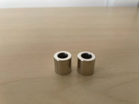 Douille étagée en acier inoxydable usinée avec précision par CNC avec filetage interne pour une résistance à la corrosion