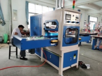 Machine automatique de soudage et de découpe à haute fréquence pour sacs de stomie hoiiister