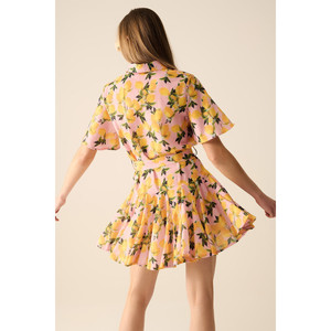 Robe romantique avec ceinture, imprimé citron et manches courtes en rose - Product Image 3