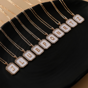 Collier tendance en chaîne torsadé<span class=keywords><strong>e</strong></span> plaqué or pour femmes, lettre initiale A-<span class=keywords><strong>Z</strong></span>, 26 lettres, collier initial avec strass - Product Image 4