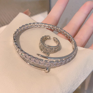 Ensemble de bracelet et bague de luxe pour ongles, or et argent bicolore, incrusté de diamants, bijoux de mode, cadeau pour femme, printemps 2025 - Product Image 4