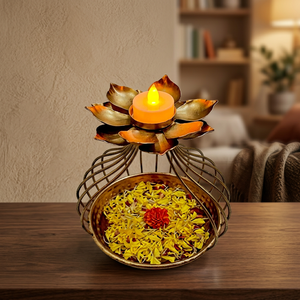 Bol Urli avec fil métallique et fleur sur le dessus, support de bougie chauffe-plat Diya Urli en forme de fleur de lotus dorée avec cadre en fil métallique, bol en forme de pétale - Product Image 3