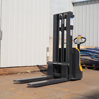 Grue gerbeuse électrique de marche 1 tonne 2 tonnes Gerbeuse automatique avec pieds de support transport en pente courte pour usine et supermarché