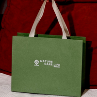 Sac en papier cartonné vert forêt de luxe durable pour emballage de bougies parfumées, savons, vêtements et cadeaux de mariage en gros