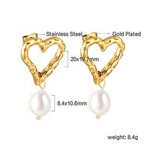 Pendientes de Perlas Ovaladas con Diseño de Corazón en Acero Inoxidable Chapado en Oro de 18k, Joyería de Moda Personalizada para Mujer - Product Image 4