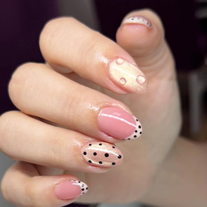 <span class=keywords><strong>Uñas</strong></span> Postizas de Salón en Color Rosa Nude, Cortas <span class=keywords><strong>y</strong></span> Ovaladas, con Efecto Ojo de Gato Magnético, Puntos Negros, Diseño Francés Blanco, Hechas a Mano - Product Image 1