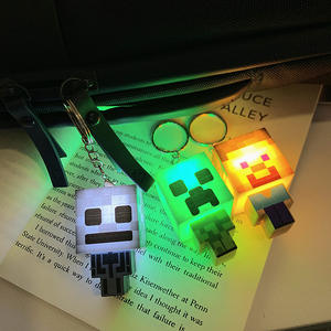 WOWEI Nieuwe Creatieve 3D Zandbak Spel Acryl Mijnwerker voor Lantaarn Licht Sleutelhanger Tas Aanhangsel Cartoon Glimmende Kleine Speelgoedjes - Product Image 2