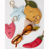 Porte-lunettes portable en cuir tendance, porte-clés, joli pendentif de sac en forme de citron, étoile, cœur, piment, clip pour lunettes de soleil