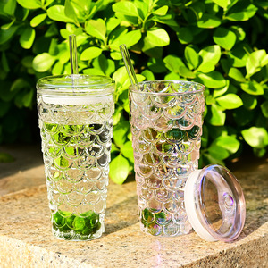 Tazza in Vetro con Coperchio e Cannuccia, Resistente al Calore, 600ml, Grande Capacità, Lavabile in Lavastoviglie, Adatta al Microonde, Design Moderno, Tazza per Tè al Latte, Pesci Colorati - Product Image 3