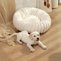 Lit pour chien et chat de luxe en forme de donut, motif uni, apaisant, confortable, chaud, en velours de lait, lavable, toutes saisons, OEM, logo personnalisé, emballage carton
