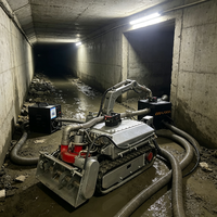 Robot de dragage à chenilles robuste avec profondeur de coupe réglable pour l'élimination des sédiments des canaux d'irrigation et la restauration du débit