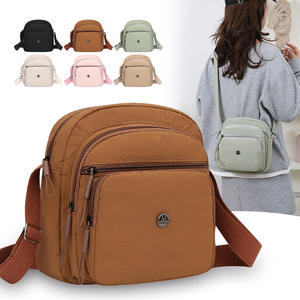 Sac bandoulière minimaliste pour femme Mason, carré horizontal, léger, en nylon, multi-couches, durable, pour les trajets quotidiens - Product Image 5