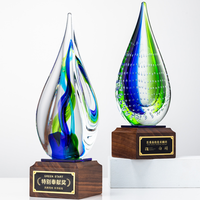 Brillant 3d laser cristal goutte d'eau trophée artisanat personnalisé k9 larme cristal Art verre prix trophées avec base de trophée en bois