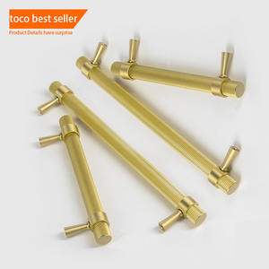 Toco — poignée de meuble en laiton au design antique, disponible en or brossé, idéale pour placard ou tiroir - Product Image 4