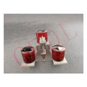 Feux de signalisation LED solaires IP65 à montage sur poteau en plastique rouge avec écran d'affichage LED - Product Image 2