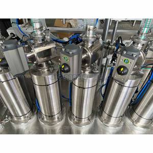 Ligne de production automatique de remplissage de liquides à 6 têtes et de bouchage sur 4 roues - Product Image 5