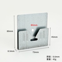 Miroir intelligent moderne et simple en acier gris clair en forme de flèche avec crochet de fixation facile pour montage mural arrière d'armoire de salle de bain