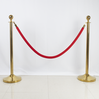 Poteau de barrière de file d'attente en acier inoxydable anti-reflet avec protection IP10, corde rétractable et corde rouge, pour décoration de mariage