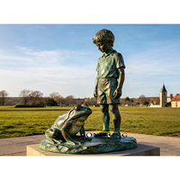 Sculpture de jardin en bronze décorative pour parc extérieur, représentant des enfants assis sur un banc (garçon et fille), moulée en métal, sur mesure.