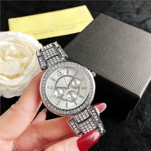 Montre à quartz pour femmes 2023 Bracelet entièrement serti de diamants Bracelet en acier Montre pour femmes - Product Image 2