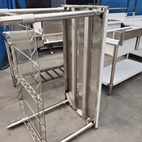 Plan de travail en acier inoxydable pour cuisine commerciale, pieds réglables en hauteur, capacité robuste, revêtement auto-nettoyant, table de préparation