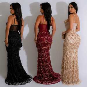 Vestido Largo Sexy con Lentejuelas y Cuello Halter de Diseñador de Moda, para Fiestas y Clubes, de Marca Famosa de Lujo - Product Image 3