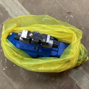 วาล์วควบคุมทิศทางแบบสัดส่วน 4WRZE32 รุ่น R901055378 ไฮดรอลิกแบบไพล็อต 4WRZE32W8-520-7X/6EG24N9K31/F1D3M พร้อม OBE - Product Image 2
