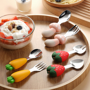 Ensemble cuillère et fourchette pour enfants en acier inoxydable, carotte, maïs, banane, ensemble de vaisselle en silicone pour bébé, enfants - Product Image 1