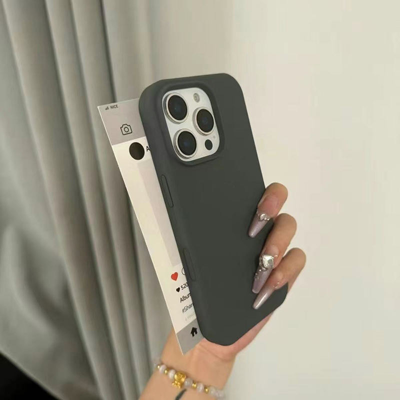 สีเทาเข้ม