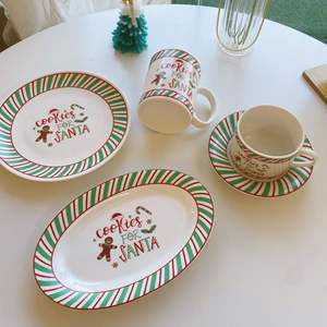 Vaisselle en céramique de Noël en forme d'homme en pain d'épices, tasses à café, assiettes, mugs, assiettes pour le petit-déjeuner, assiettes à dessert - Product Image 1