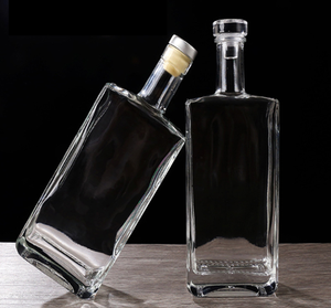 Vente en gros Vide clair 500ml Plat carré <span class=keywords><strong>Bouchon</strong></span> en liège Fini Vodka Spiritueux Liqueur Whisky <span class=keywords><strong>Vin</strong></span> Bouteille en verre - Product Image 1