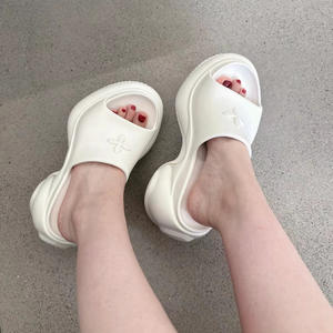 Chaussures pour femmes, sandales à talons hauts à plateforme de 9 cm, style croisé, été 2026, tongs de plage pour femmes - Product Image 4