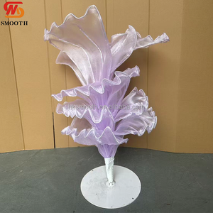 Pièce d'art géante personnalisée SMOOTH, plusieurs options de couleurs, grande fleur en tissu pour mariage - Product Image 1