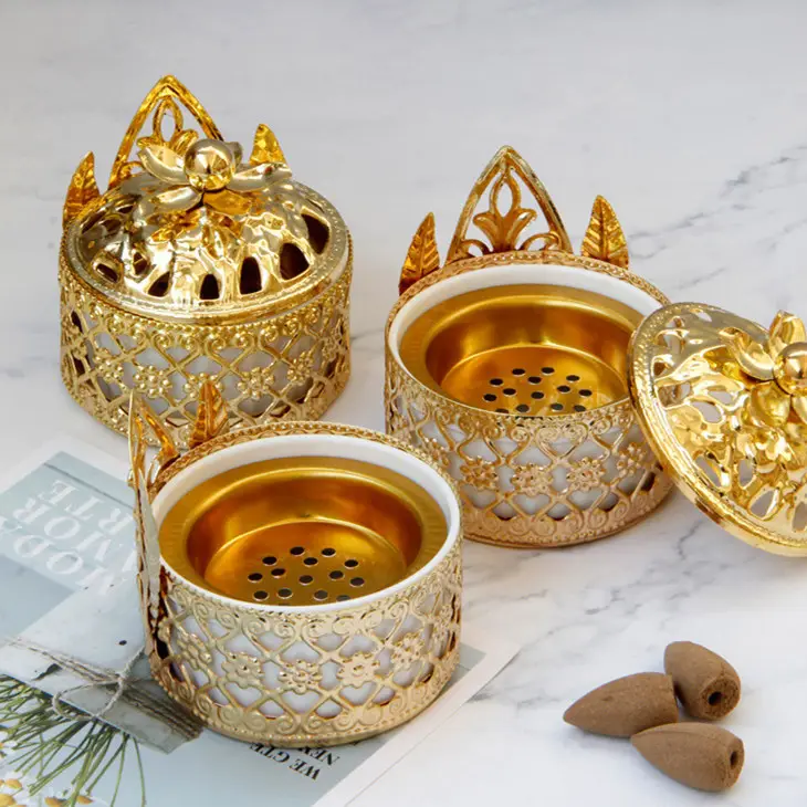 Base en céramique d'or zen populaire d'usine avec le brûleur d'encens d'encensoir de couronne en métal