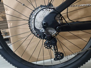Bicicleta Eléctrica de Montaña EM10 de Fibra de Carbono con Suspensión Completa, Bafang 500W 140Nm, Batería <span class=keywords><strong>Sam</strong></span> Sung de 720Wh, 12 Velocidades, E-MTB de 29 Pulgadas - Product Image 6