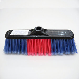 Balais à tête en plastique de couleur vive Owentek pour le nettoyage des sols domestiques, avec manche en bois et joint d'étanchéité - Product Image 3