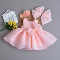 中国製新しいファッションデザイナー白とピンクのノースリーブオーガニックコットンボウベビードレス