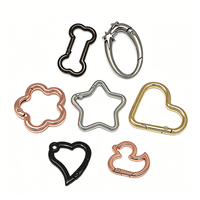Fabrication OEM ODM sur mesure : Mousqueton porte-clés à ressort en forme de torche, de gant ou de pied, mini taille, accessoires pour jouets en peluche