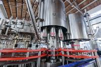 Ligne de production professionnelle complète de remplissage isobare automatique pour boissons gazeuses et boissons non alcoolisées