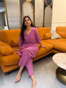 Ensemble coordonné pantalon et veste en gingham violet pour femme |   Ensemble coordonné décontracté à carreaux tendance pour femme, vente en gros - Product Image 2