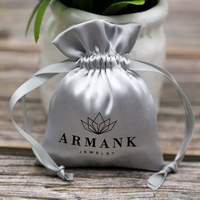 Pochette en tissu recyclable avec logo personnalisé Emballage cosmétique pour bijoux en satin ruban Sacs à cordon en soie