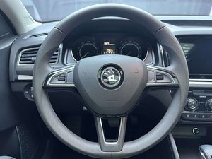 Skoda Kamiq GT 1.5L 2022 d'occasion haut de gamme, modèle premium, intérieur cuir foncé, conduite à gauche, automatique - Product Image 6