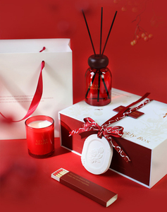 ชุดของขวัญก้านไม้หอมและเทียนหอม LANJO ระดับพรีเมียม ทำจากขี้ผึ้งถั่วเหลือง - กลิ่นหอมบำบัดรักษ์โลกสำหรับวันวาเลนไทน์และคริสต์มาส - Product Image 1