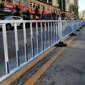 Barrera de Tráfico Ferroviario de Tres Puertas con Barandilla de 300 cm de Ancho - Product Image 1