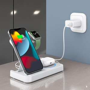 Nhanh Chóng 15W Xách Tay 3 Trong 1 Sạc Không Dây Có Thể Gập Lại 3 Trong 1 Gấp Đứng Pd Sạc Trạm <span class=keywords><strong>Dock</strong></span> Cho Iphone Iwatch Tai Nghe Đồng Hồ - Product Image 1