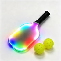 Ensemble de raquettes de pickleball lumineuses à LED, comprenant 2 raquettes lumineuses, 2 balles LED, 2 balles jaunes à 40 trous, 1 sac en filet
