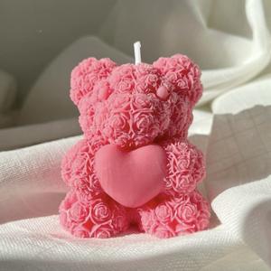 Candela Profumata Moderna Fatta a Mano a Forma <span class=keywords><strong>di</strong></span> Orsetto Romantico, con Cera <span class=keywords><strong>di</strong></span> <span class=keywords><strong>Soia</strong></span> e Aroma <span class=keywords><strong>di</strong></span> Rosa per Decorazione Casa, Regalo <span class=keywords><strong>di</strong></span> San Valentino o Compleanno - Product Image 3