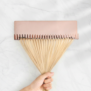 Outil de suspension pour extensions capillaires avec ventouses à usage répété pour le maintien et la présentation - Product Image 1