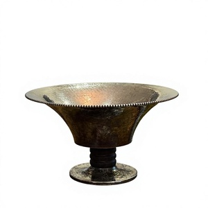 Frutero de metal estilo europeo con base de pedestal, decoración para mesa del hogar, plato de aluminio para servir, para uso como vajilla. - Product Image 1